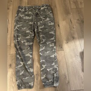 American Eagle Outfitters Olive & Gray Camo Joggers